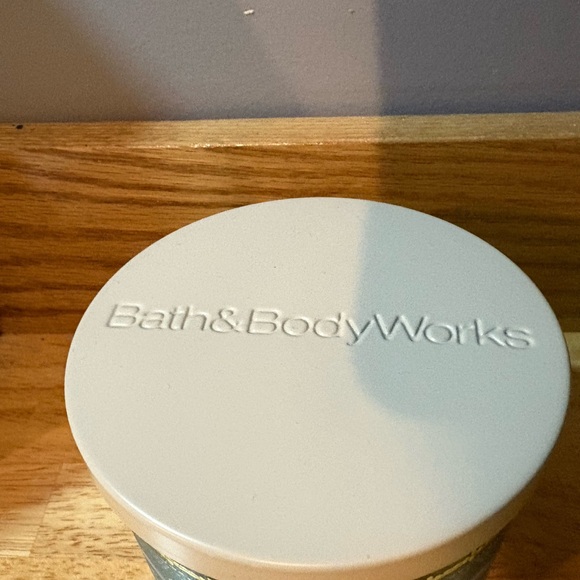 Bath & Body Works Sea Salt Caribbean Candle - Picture 2 of 5